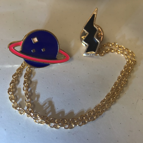 Space & lightning enamel & metal pins w/chain NIB - Picture 4 of 8